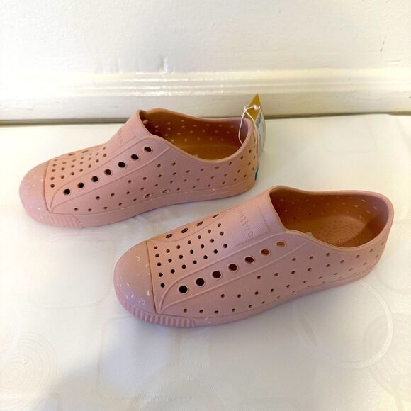 Native Perforated Slip- On water sneakers kids shoes size J-2 new - Picture 4 of 11